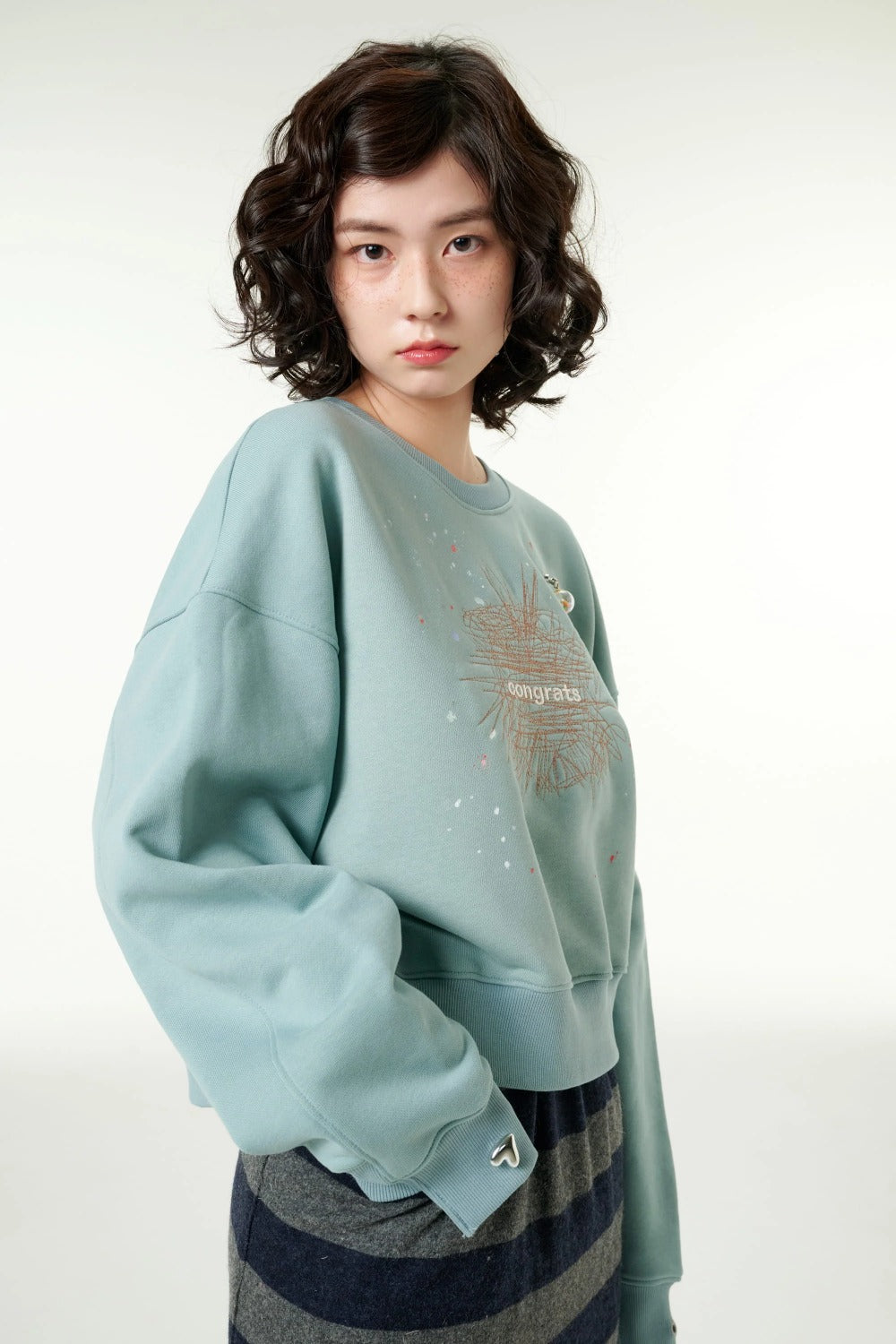 [CLOUD CAKE] Women's Fashion Cloud Cake Line Drawing Embroidered Sweatshirt
