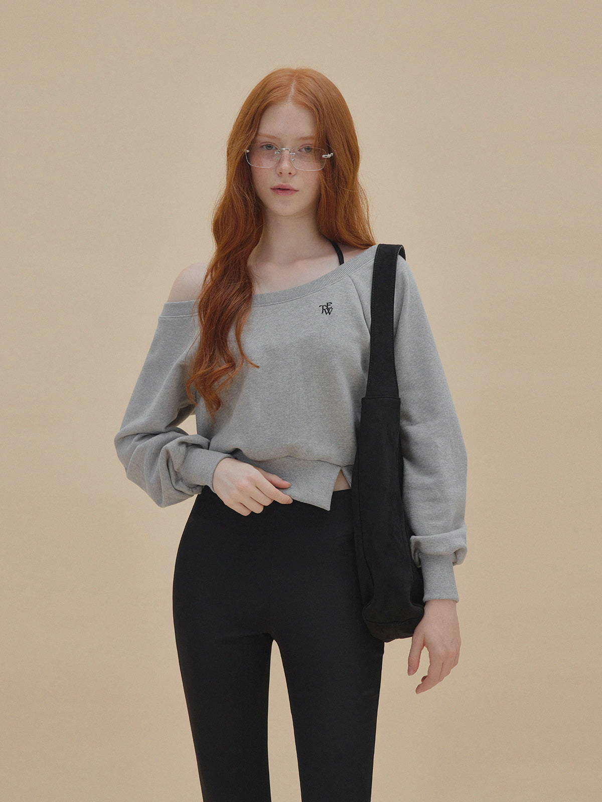 [TWEE] Nezen Embroidered One-Shoulder Long Sleeve Sweatshirt