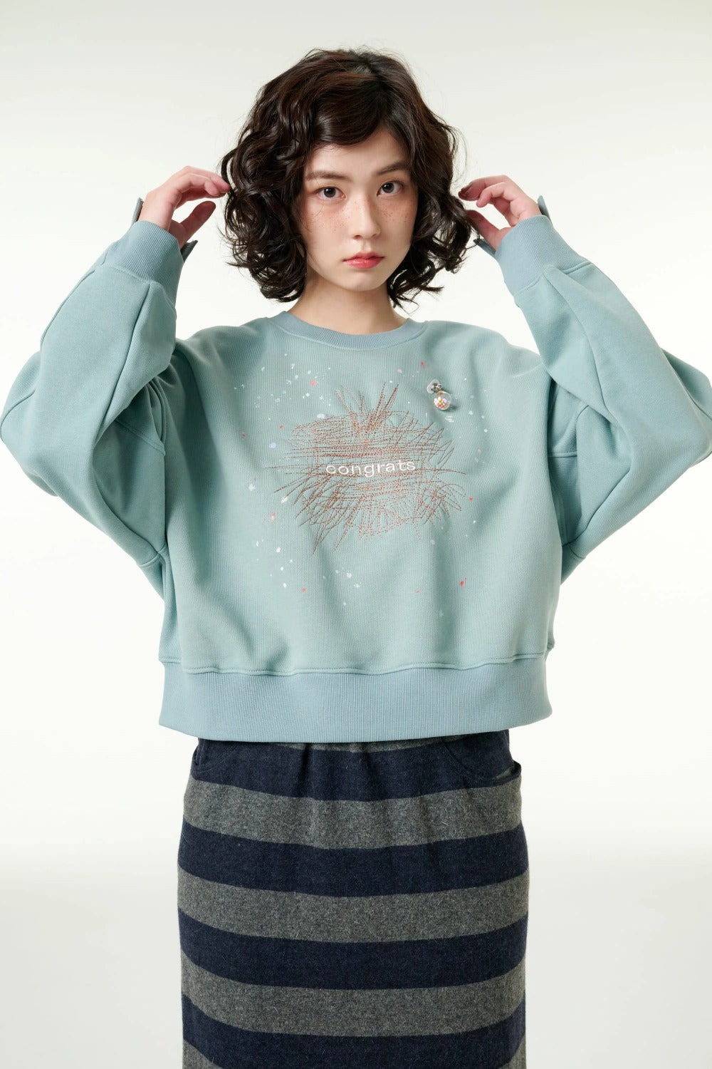 [CLOUD CAKE] Women's Fashion Cloud Cake Line Drawing Embroidered Sweatshirt